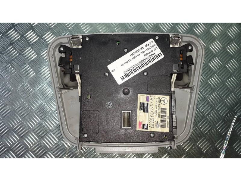 Recambio de luz interior para mercedes-benz clase c (w203) berlina referencia OEM IAM A2038202301  HELLA