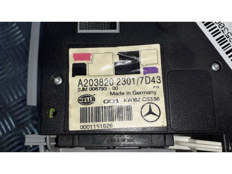 Recambio de luz interior para mercedes-benz clase c (w203) berlina referencia OEM IAM A2038202301  HELLA