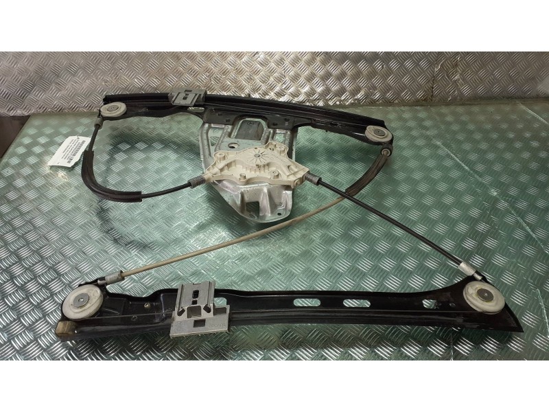 Recambio de elevalunas delantero izquierdo para mercedes-benz clase c (w203) berlina referencia OEM IAM A 2037202346L A211820181