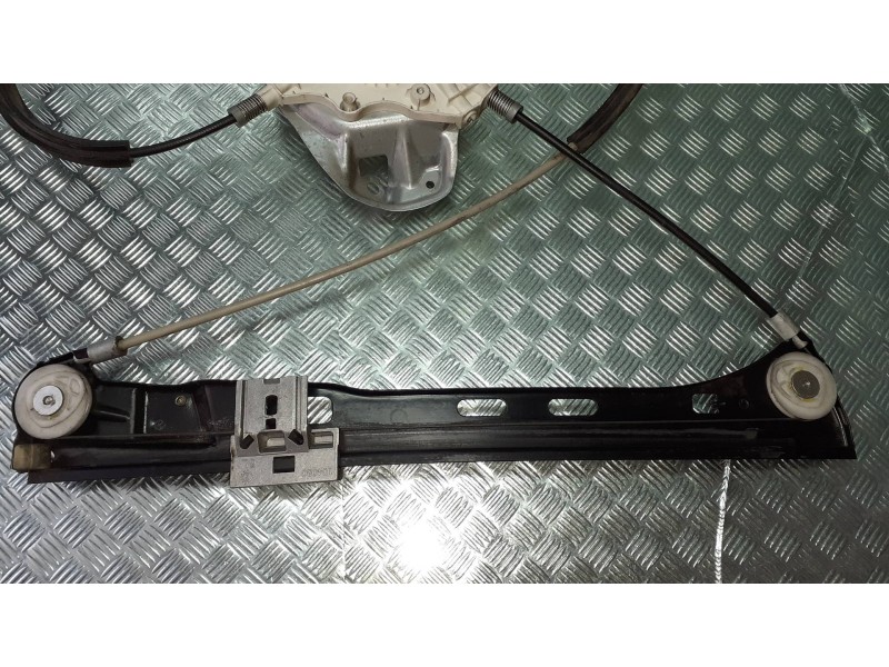 Recambio de elevalunas delantero izquierdo para mercedes-benz clase c (w203) berlina referencia OEM IAM A 2037202346L A211820181