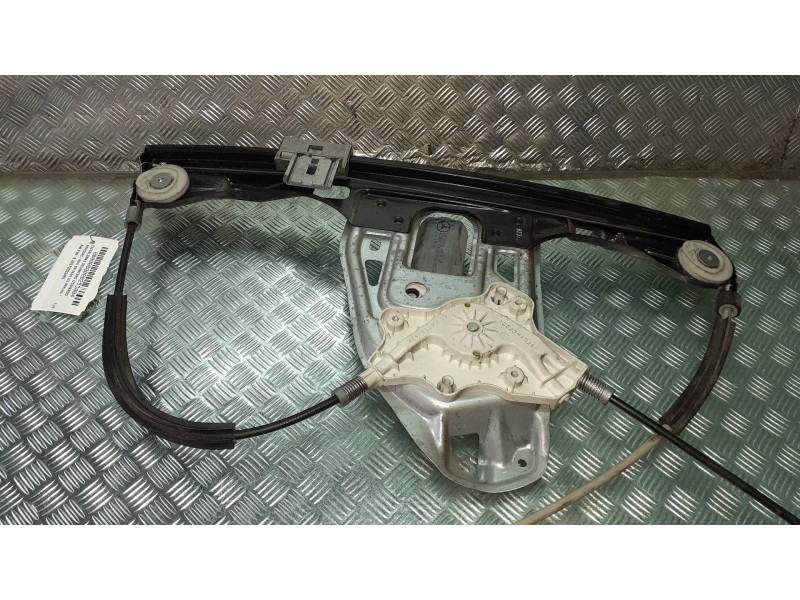 Recambio de elevalunas delantero izquierdo para mercedes-benz clase c (w203) berlina referencia OEM IAM A 2037202346L A211820181