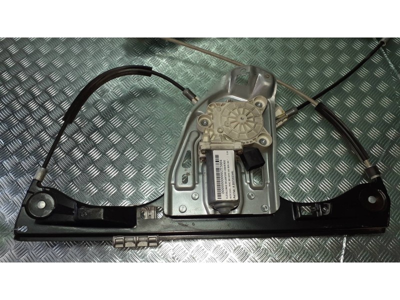 Recambio de elevalunas delantero izquierdo para mercedes-benz clase c (w203) berlina referencia OEM IAM A 2037202346L A211820181