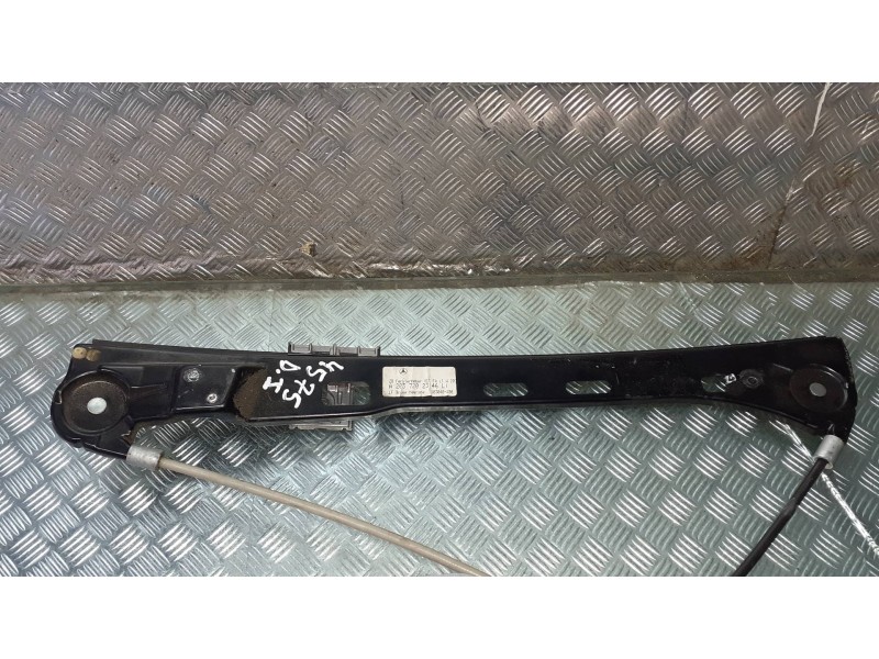 Recambio de elevalunas delantero izquierdo para mercedes-benz clase c (w203) berlina referencia OEM IAM A 2037202346L A211820181