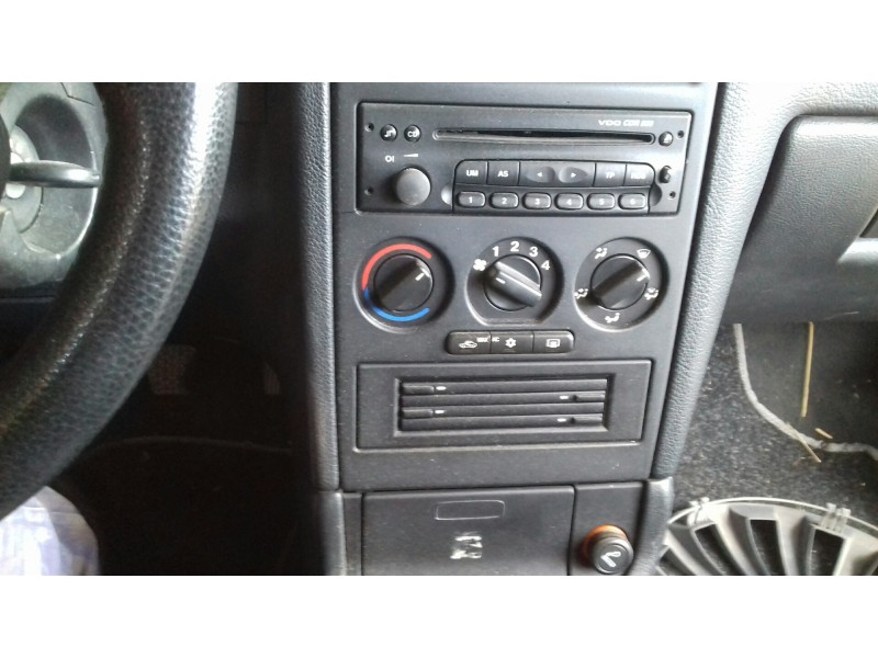 opel astra berlina 5p del año 2002