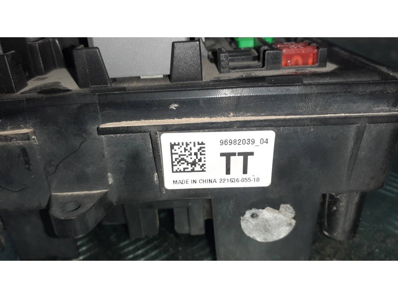Recambio de caja reles / fusibles para chevrolet cruze lt referencia OEM IAM 9698203904  544949969