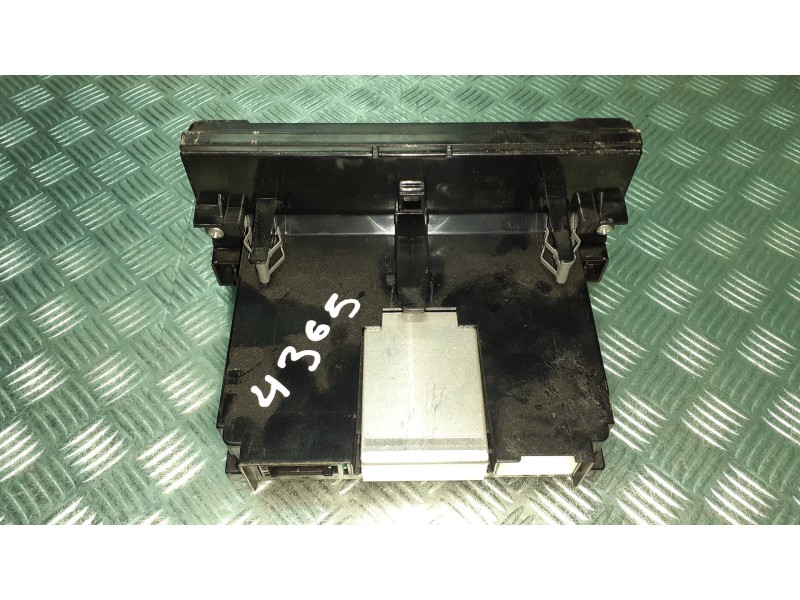 Recambio de pantalla multifuncion para volvo s40 berlina referencia OEM IAM 31268055 BK9KB 69199100U