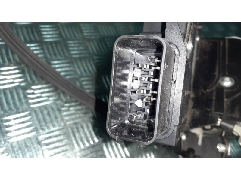 Recambio de cerradura puerta trasera izquierda para volvo s40 berlina referencia OEM IAM 30799324 6 PINES ELECTRICA