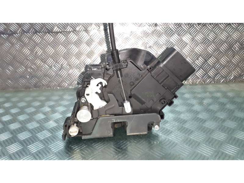 Recambio de cerradura puerta trasera izquierda para volvo s40 berlina referencia OEM IAM 30799324 6 PINES ELECTRICA