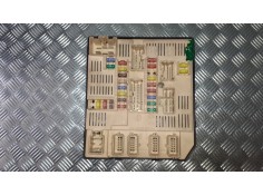Recambio de caja reles / fusibles para renault megane iii berlina 5 p emotion referencia OEM IAM 284B68372R  USM BD95