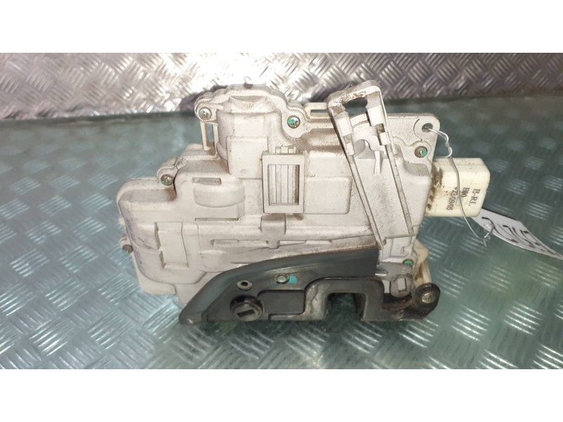 Recambio de cerradura puerta trasera izquierda para audi a4 berlina (8e) referencia OEM IAM 8E0839015AA  8 PINES