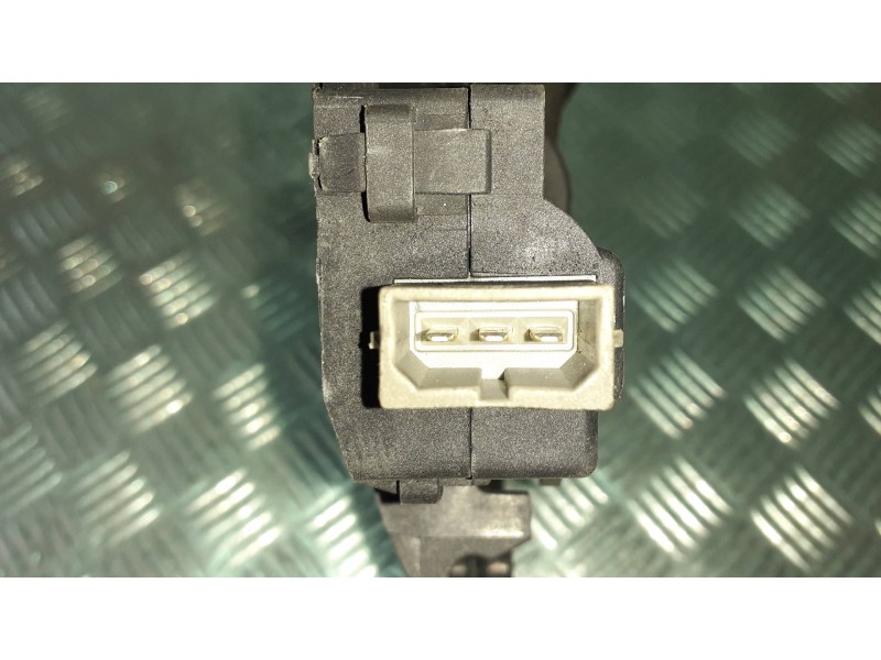 Recambio de cerradura maletero / porton para audi a4 berlina (8e) referencia OEM IAM 4F5827505  3 PINES