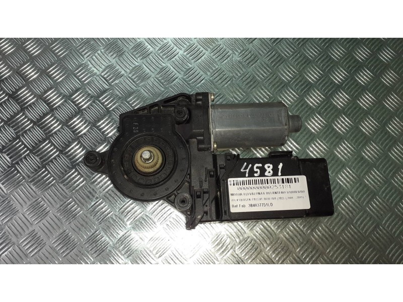 Recambio de motor elevalunas delantero izquierdo para volkswagen passat berlina (3b3) referencia OEM IAM 3B4837751LD  9776105404