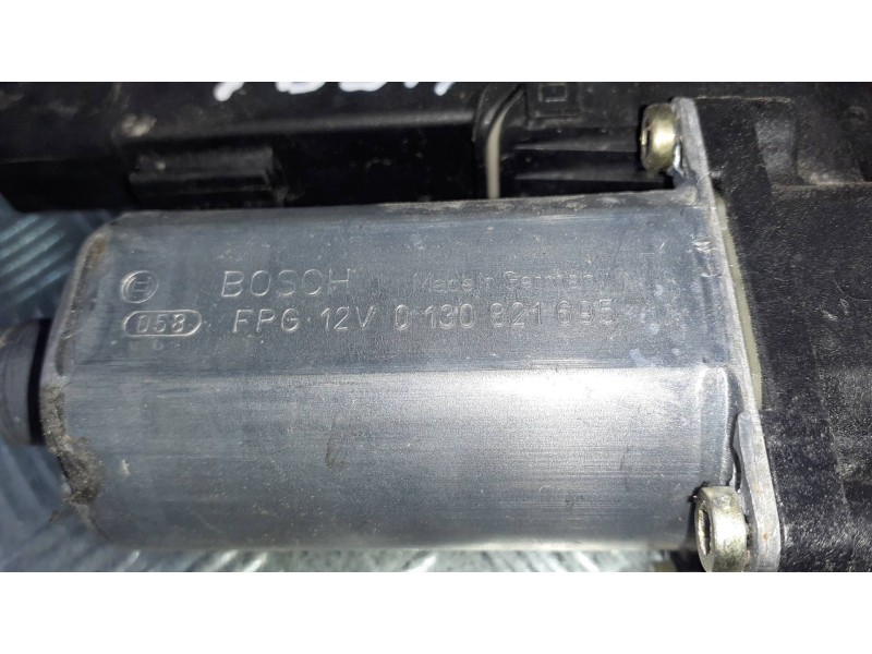 Recambio de motor elevalunas delantero izquierdo para volkswagen passat berlina (3b3) referencia OEM IAM 3B4837751LD  9776105404