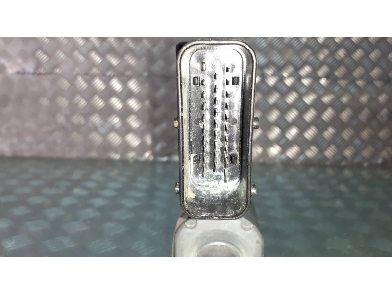 Recambio de motor elevalunas delantero izquierdo para volkswagen passat berlina (3b3) referencia OEM IAM 3B4837751LD  9776105404