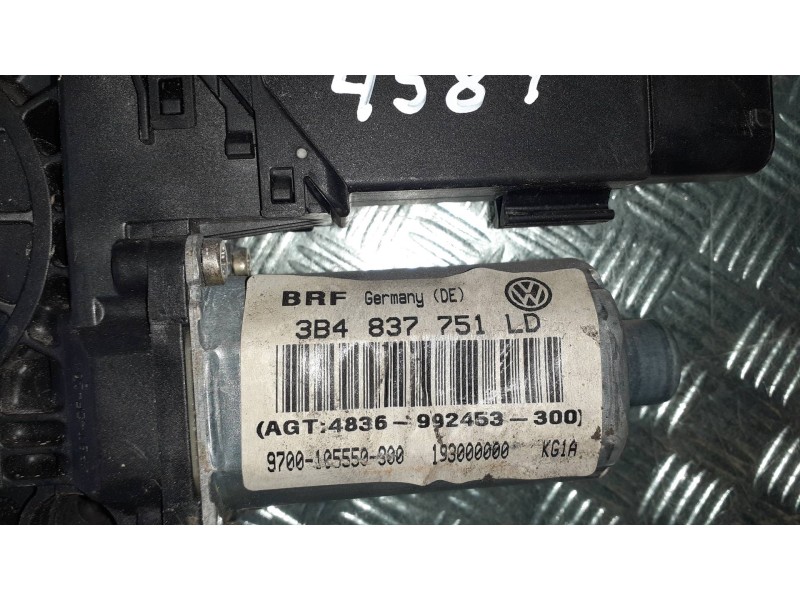 Recambio de motor elevalunas delantero izquierdo para volkswagen passat berlina (3b3) referencia OEM IAM 3B4837751LD  9776105404