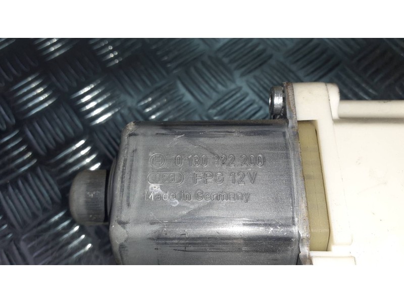 Recambio de motor elevalunas trasero derecho para peugeot 407 referencia OEM IAM 994650102 6 PINES 0130822200