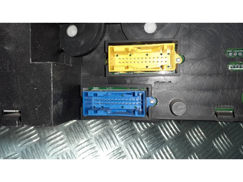 Recambio de cuadro instrumentos para nissan primera berlina (p12) referencia OEM IAM AU862  3724024