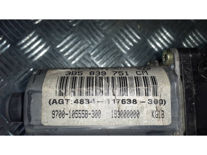 Recambio de motor elevalunas trasero izquierdo para volkswagen passat berlina (3b3) referencia OEM IAM 3B5839751CM  0130821691
