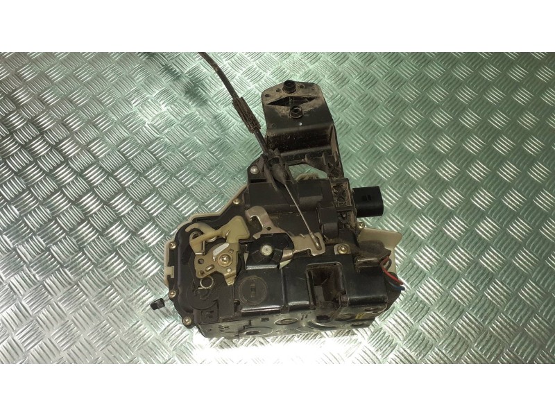 Recambio de cerradura puerta trasera izquierda para volkswagen passat berlina (3b3) referencia OEM IAM   6 PINES
