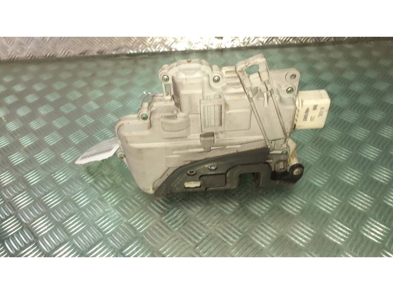 Recambio de cerradura puerta delantera izquierda para audi a4 berlina (8e) referencia OEM IAM 8E1837015AA  9 PINES