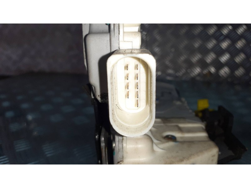 Recambio de cerradura puerta delantera izquierda para audi a4 berlina (8e) referencia OEM IAM 8E1837015AA  9 PINES