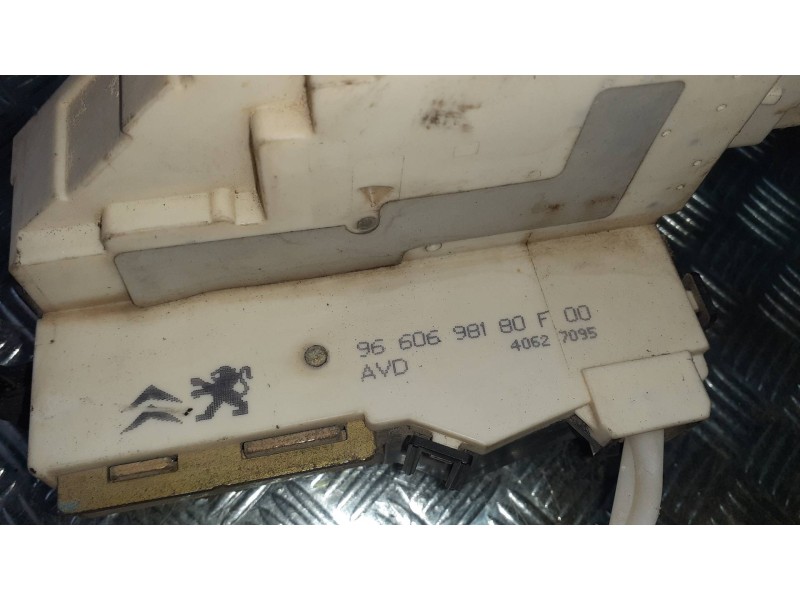 Recambio de cerradura puerta delantera derecha para peugeot 407 referencia OEM IAM 9660698180F  6 PINES