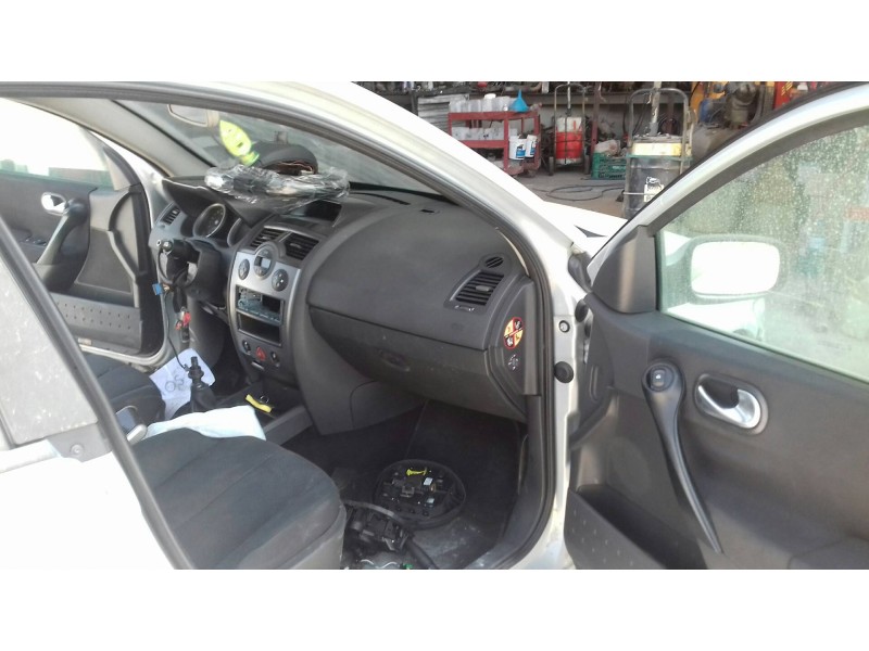 renault megane ii classic berlina del año 2004