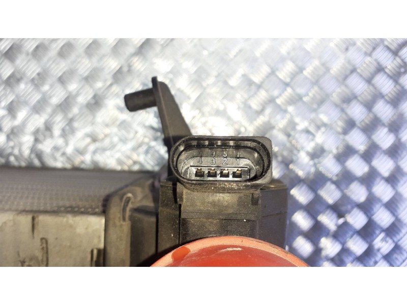 Recambio de intercooler para audi a4 berlina (8e) referencia OEM IAM 8E0145805AA 038906051C 4 PINES