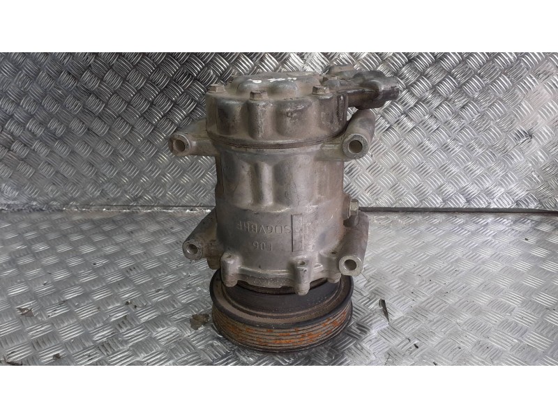 Recambio de compresor aire acondicionado para renault kangoo (f/kc0) referencia OEM IAM 130555 ACR 2 PINES