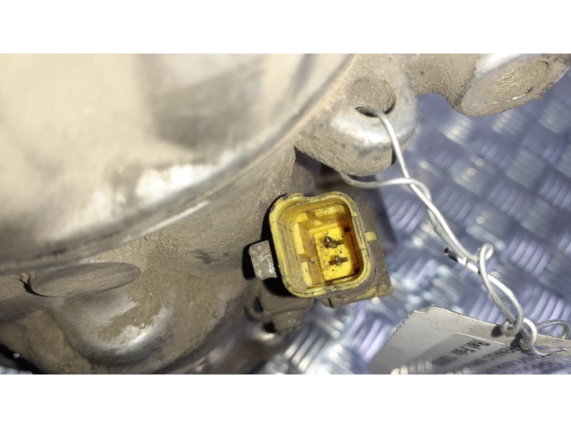 Recambio de compresor aire acondicionado para renault kangoo (f/kc0) referencia OEM IAM 130555 ACR 2 PINES