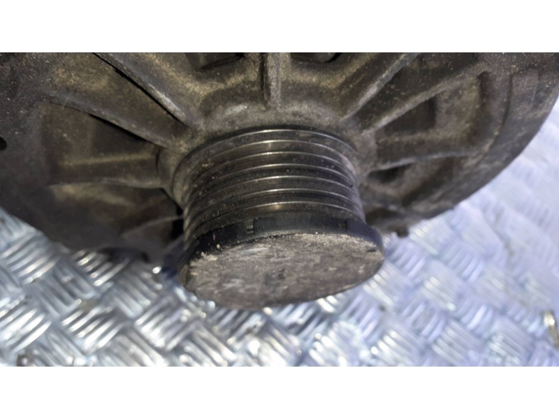 Recambio de alternador para mercedes-benz clase c (w203) berlina referencia OEM IAM A0001501750 DELPHI 190A