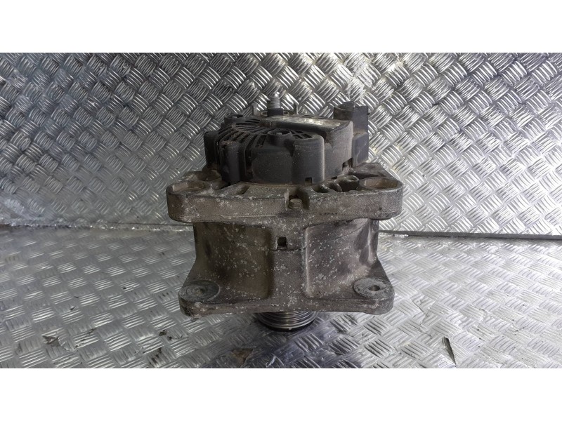 Recambio de alternador para renault clio ii fase ii (b/cb0) referencia OEM IAM 8200386806 VALEO 110A