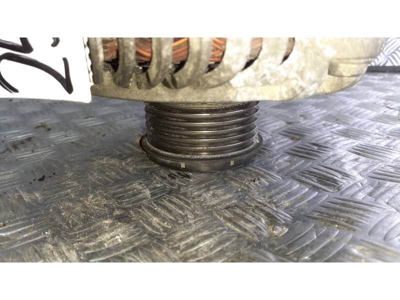 Recambio de alternador para peugeot 407 st confort referencia OEM IAM 96547528  2 PINES