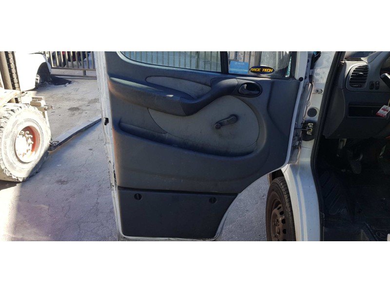 mercedes-benz sprinter 02.00  caja cerrada del año 2001