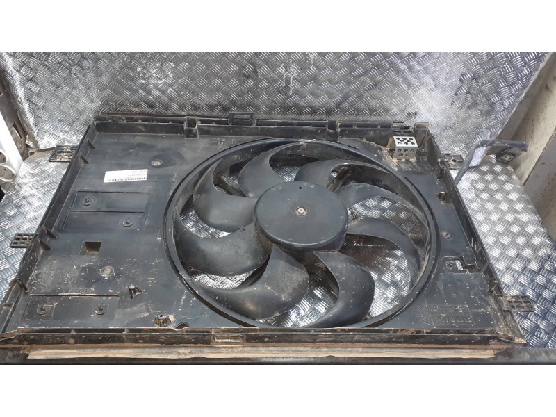 Recambio de electroventilador para citroen c4 picasso referencia OEM IAM 8240643  2 PINES