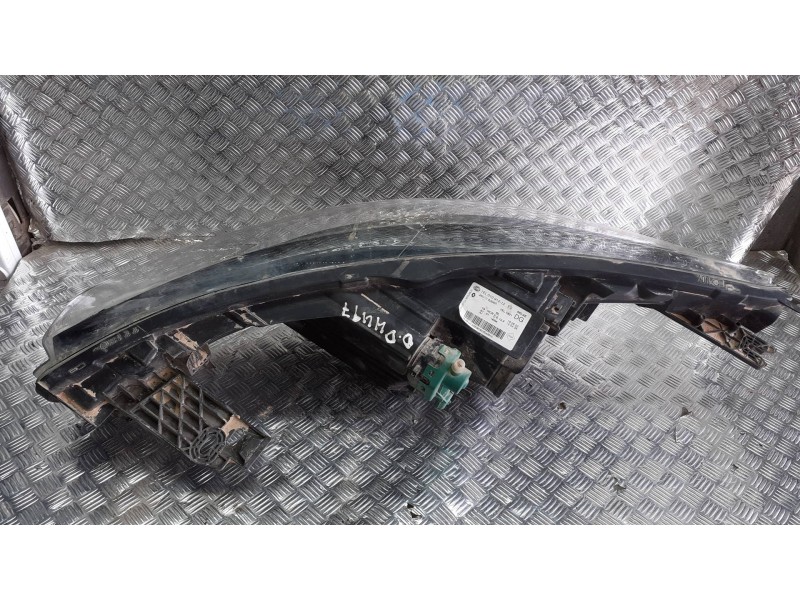 Recambio de faro derecho para renault zoe referencia OEM IAM 260108268R  3+5 PINES