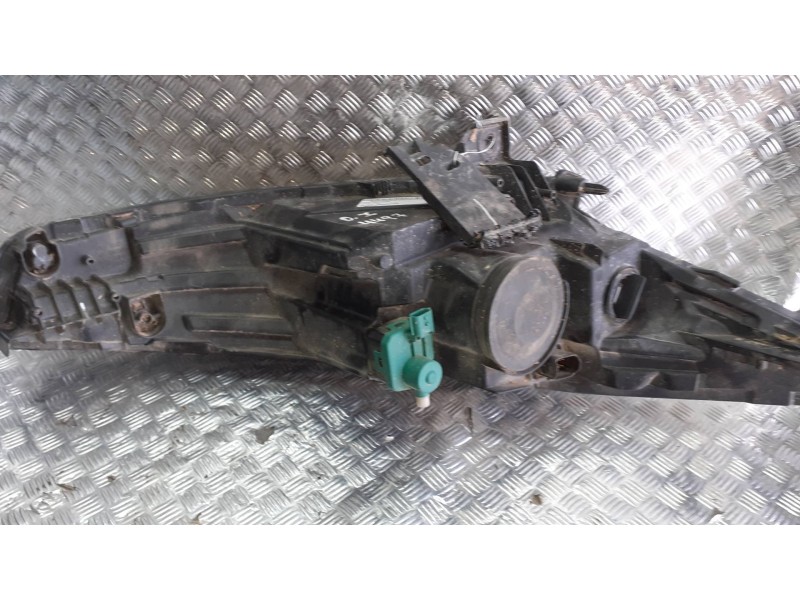 Recambio de faro izquierdo para renault zoe referencia OEM IAM 260605036R  5+3 PINES