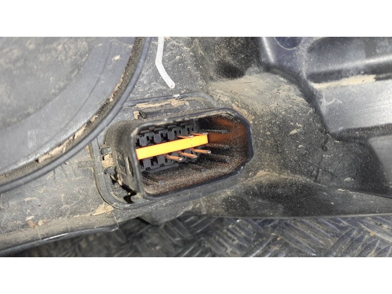 Recambio de faro izquierdo para renault zoe referencia OEM IAM 260605036R  5+3 PINES