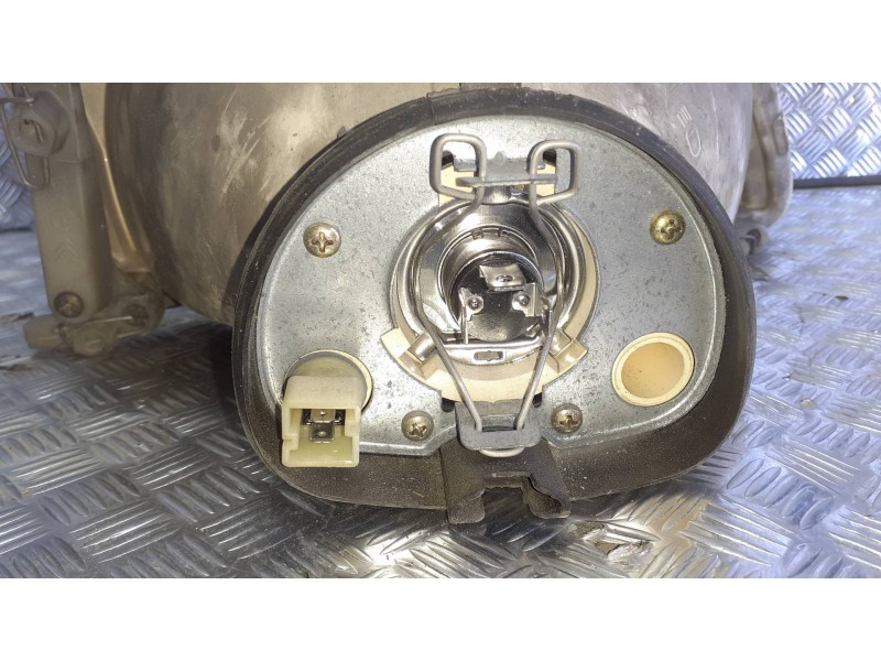 Recambio de faro izquierdo para peugeot 106 (s1) referencia OEM IAM 0247444  2+3 PINES