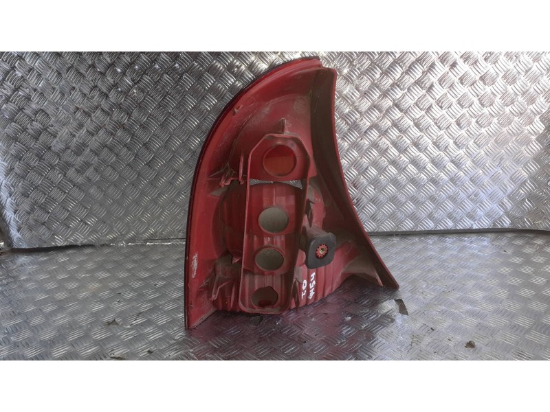 Recambio de piloto trasero derecho para renault clio ii fase ii (b/cb0) referencia OEM IAM   SIN PORTALAMPARAS