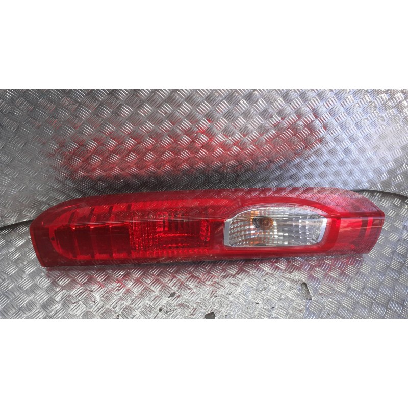Recambio de piloto trasero derecho para opel vivaro furgón/combi (07.2006 =>) referencia OEM IAM 8200415251B  4 PINES