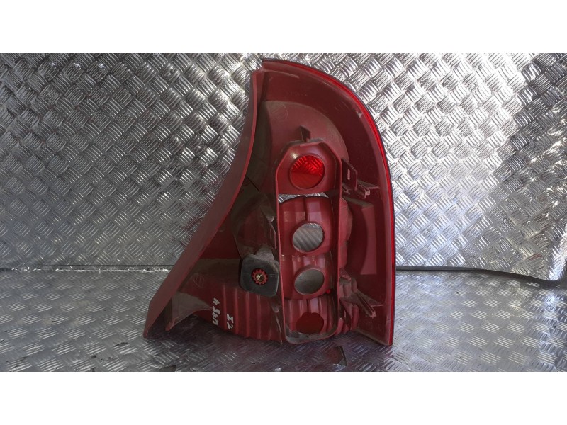 Recambio de piloto trasero izquierdo para renault clio ii fase ii (b/cb0) referencia OEM IAM  SIN PORTALAMPARAS 