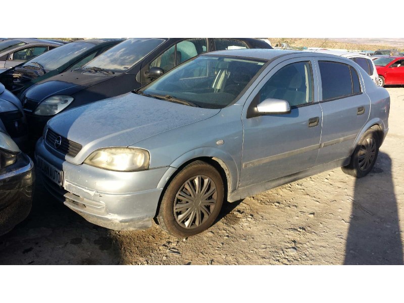 opel astra g berlina del año 2000
