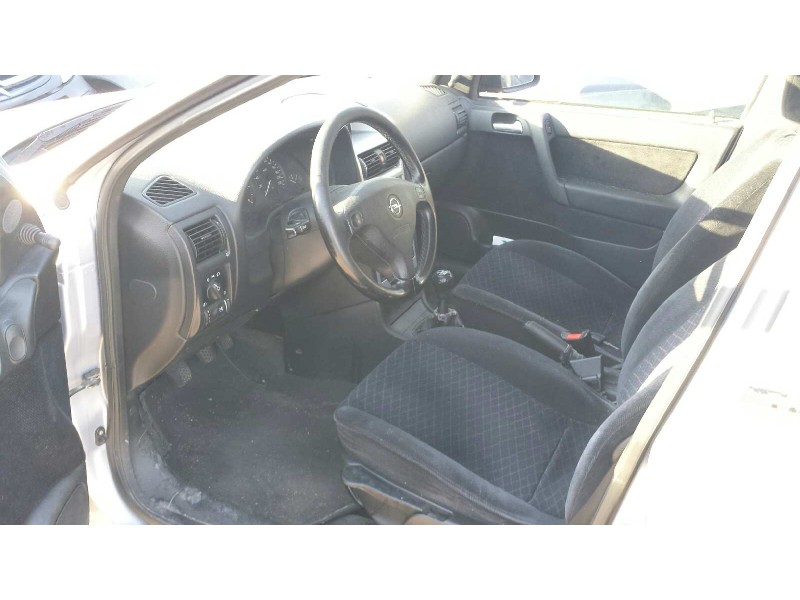 opel astra g berlina del año 2000