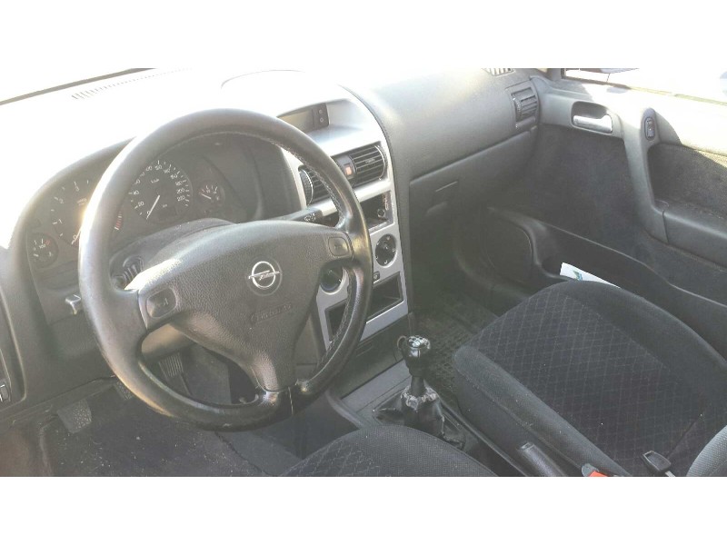 opel astra g berlina del año 2000