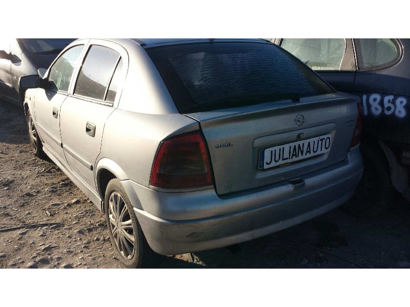 opel astra g berlina del año 2000