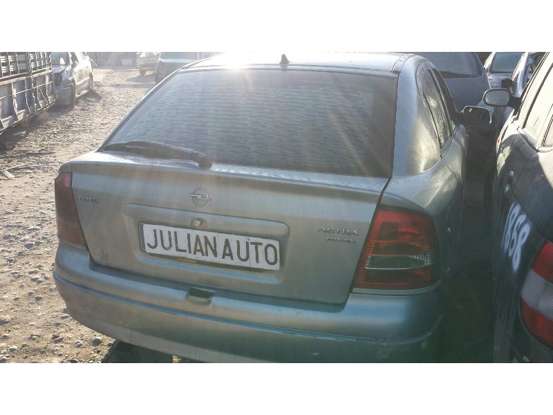 opel astra g berlina del año 2000