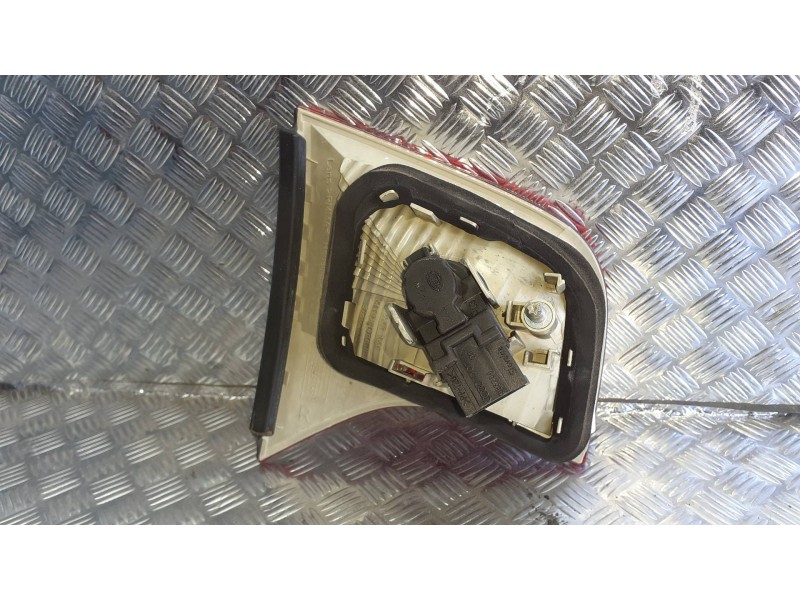 Recambio de piloto trasero derecho interior para audi a4 berlina (8e) referencia OEM IAM 8E5945094A  2 PINES