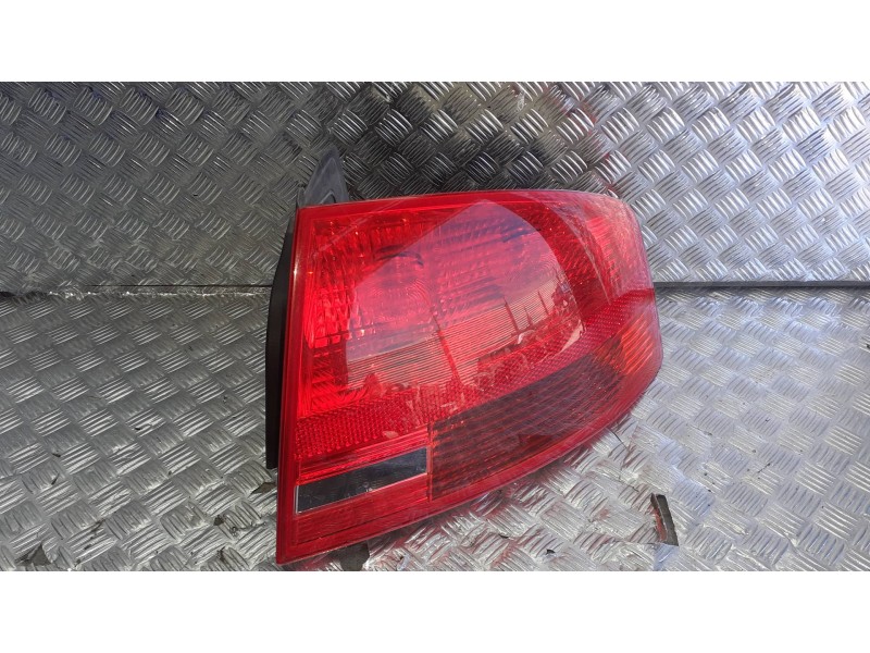 Recambio de piloto trasero derecho para audi a4 berlina (8e) referencia OEM IAM 96503702  5 PINES