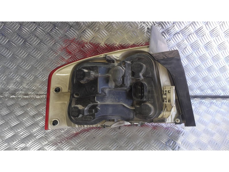 Recambio de piloto trasero derecho para audi a4 berlina (8e) referencia OEM IAM 96503702  5 PINES